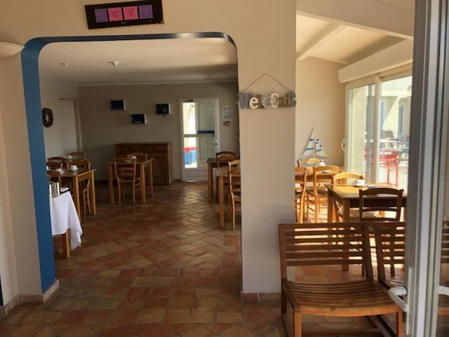 Hotel Le Bleu Marine Saintes-Maries-de-la-Mer Bagian luar foto