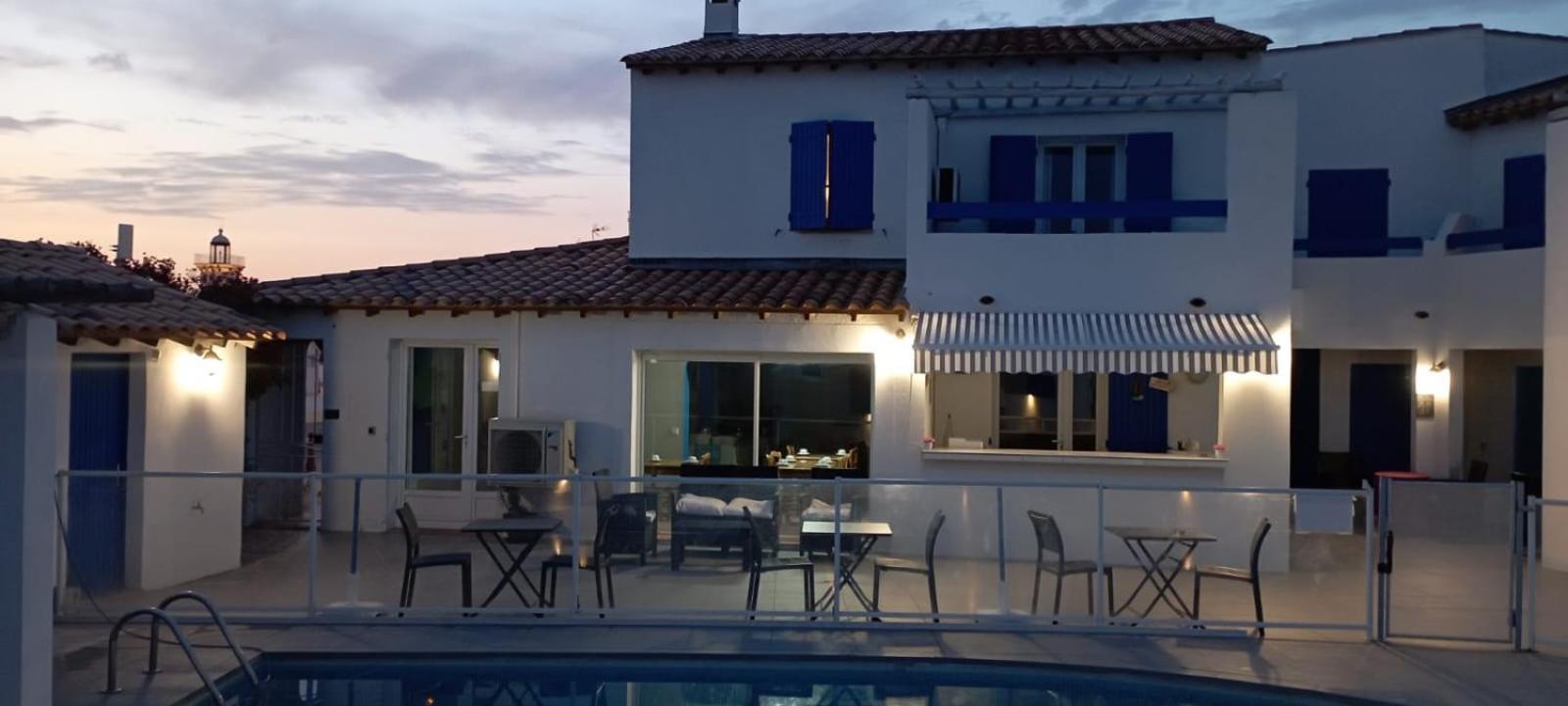 Hotel Le Bleu Marine Saintes-Maries-de-la-Mer Bagian luar foto