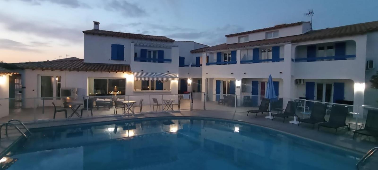 Hotel Le Bleu Marine Saintes-Maries-de-la-Mer Bagian luar foto