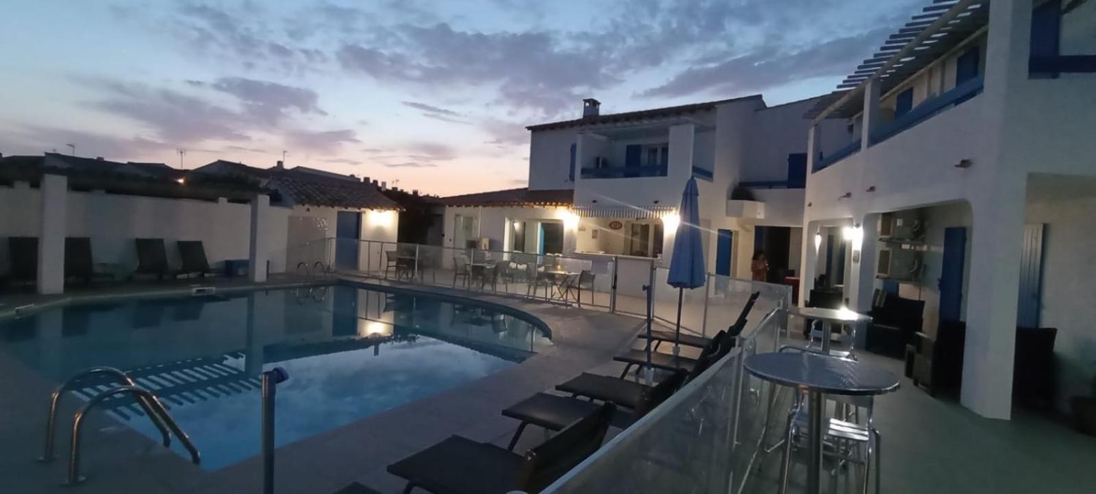 Hotel Le Bleu Marine Saintes-Maries-de-la-Mer Bagian luar foto